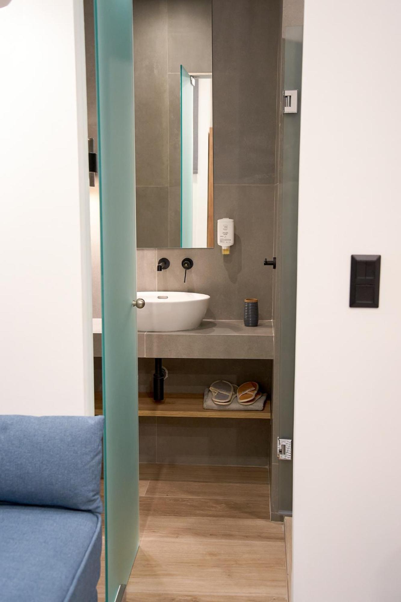 Apartment Polis Center With Private Parking