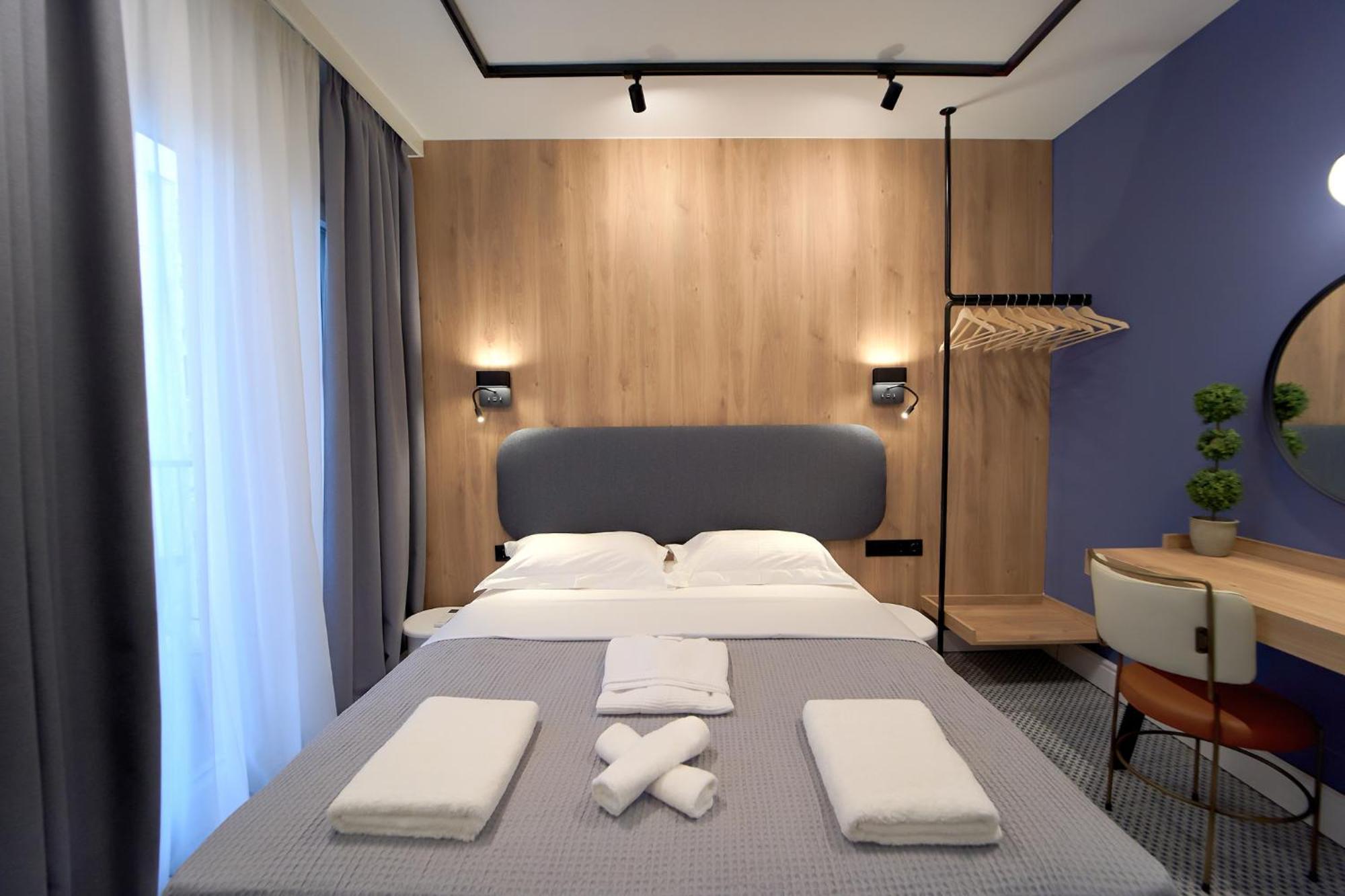 Apartment Polis Center With Private Parking